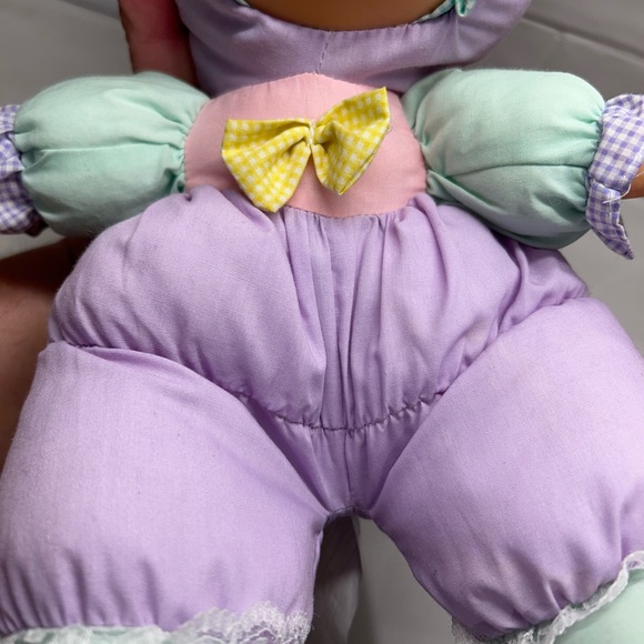 Vintage soft cloth squeaking baby doll with bonnet, plastic face and hands - Picture 11 of 11